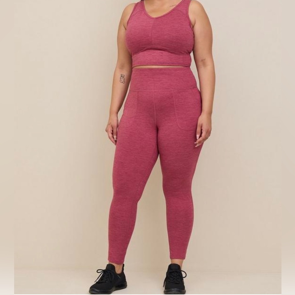 Torrid Active leggings with pockets NWT